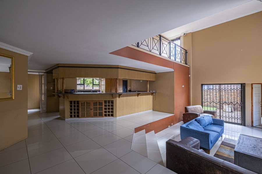 9 Bedroom Property for Sale in Summerstrand Eastern Cape